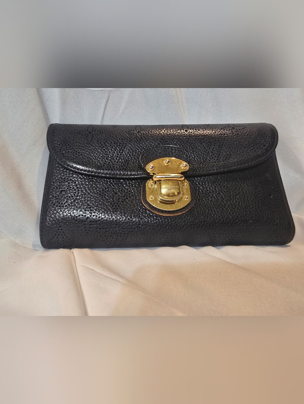 AUTHENTIC Louis Vuitton Long Wallet – Classic Flap & Clasp – Amelia Mahina-black